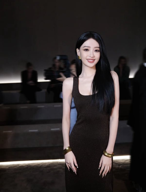 米蘭時裝週上的大陸女星：趙露思Versace展現雙重魅力、張柏芝現身Tomford美翻全網！