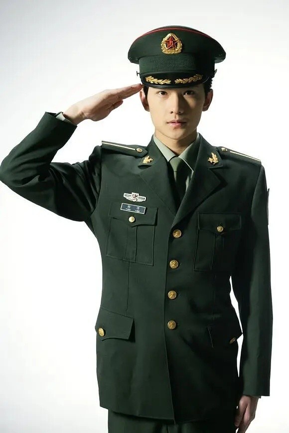 陸劇10位軍裝男神!《他從火光中走來》黃景瑜被封為軍裝專業戶,肖戰帥炸,許凱太經典