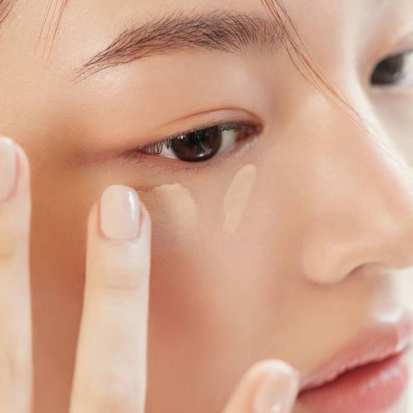 有效遮瑕方法！全妝化完才能遮黑眼圈？