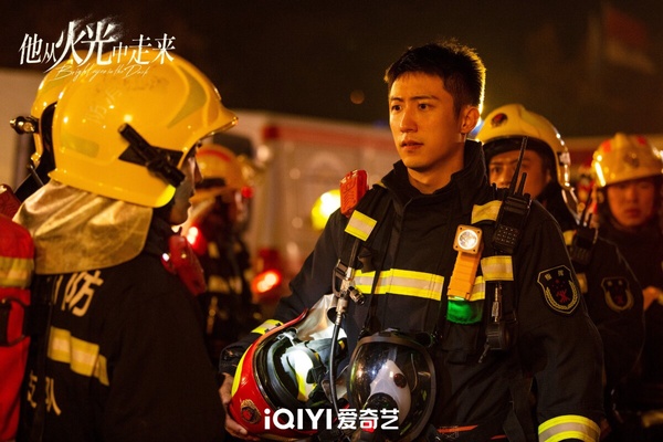 陸劇6位男星演消防員！《他從火光中走來》黃景瑜MAN，羅雲熙&amp;amp;amp;龔俊帥炸，楊洋卻被嫌油