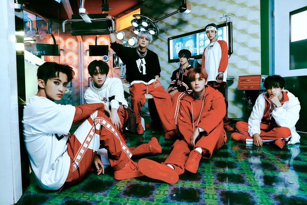 2023年KPOP組合專輯總銷量TOP9,前三斷層百萬,第一成Kpop史上最暢銷專輯!
