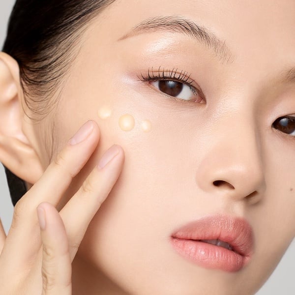 維他命C精華液的作用與使用注意事項：高效提亮膚色、淡斑秘訣與入門指南