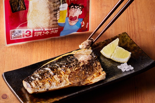 蠟筆小新變宵夜!7-11開賣「蠟筆小新塩燒鯖魚」,小新爸爸廣志現身配菜下酒超讚!