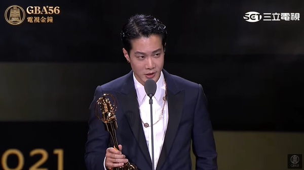 6位同屆雙料得獎的演員!薛仕凌獲封信看演,陳淑芳感動全場,《甄嬛》皇帝破金馬紀錄