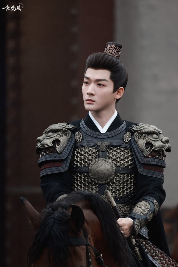 8位陸劇男星最新古裝造型!張晚意《柳舟記》霸氣,鄧為《仙台有樹》當男主!