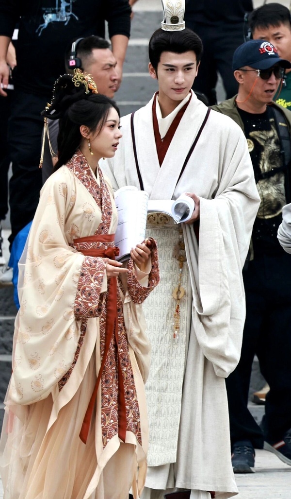 8位陸劇男星最新古裝造型!張晚意《柳舟記》霸氣,鄧為《仙台有樹》當男主!