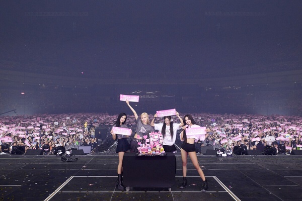 女團演唱會售出門票TOP5，BLACKPINK狂撈一億美金，成為KPOP史上票房收入最高團體！