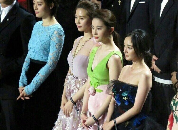 陸劇10組「難得一見」美人同框！迪麗熱巴&amp;amp;amp;amp;周也&amp;amp;amp;amp;秦嵐同框，楊紫同框景甜&amp;amp;amp;amp;古力娜扎沒輸