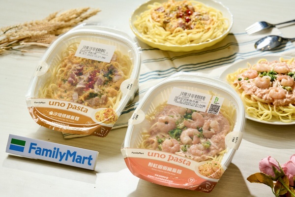 全家開賣鼎泰豐新品「海鮮醬肉絲蛋炒飯、蝦仁炒麵」,再推SAKImoto柚子胡椒湯麵必吃