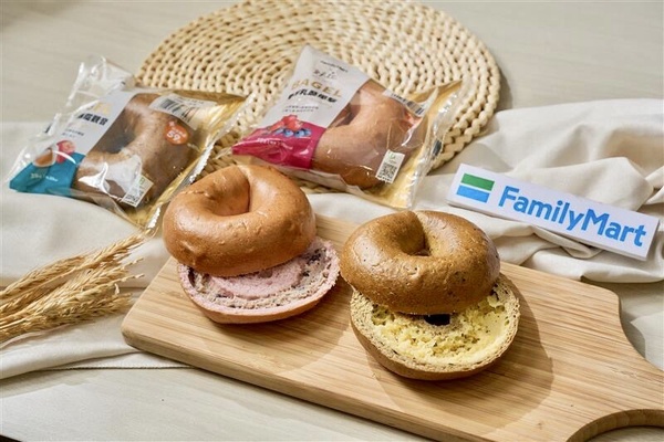 全家開賣鼎泰豐新品「海鮮醬肉絲蛋炒飯、蝦仁炒麵」,再推SAKImoto柚子胡椒湯麵必吃