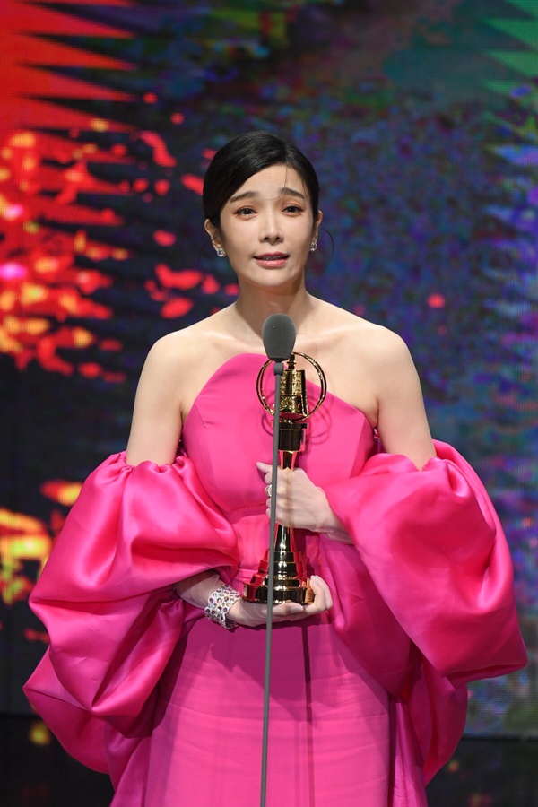 【金鐘58】三度入圍終封后！《暴走女外科》蔡淑臻勇奪金鐘視后激喊：我以身為演員為榮