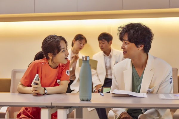 日網票選2023下半年「最值得一看韓劇」TOP10！《精神病也會迎來清晨》第2，冠軍好意外