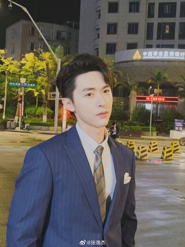 《為有暗香來》陸劇演員古裝vs時裝!周也沒翻車,3男星評價兩極,李昀鋭戲份少但驚艷