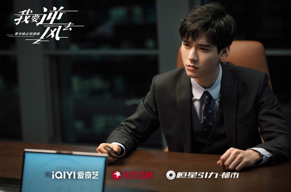 10位陸劇高顏值霸總!王鶴棣《以愛為營》眼鏡殺超禁慾,羅雲熙 、曾舜晞人設圈粉!