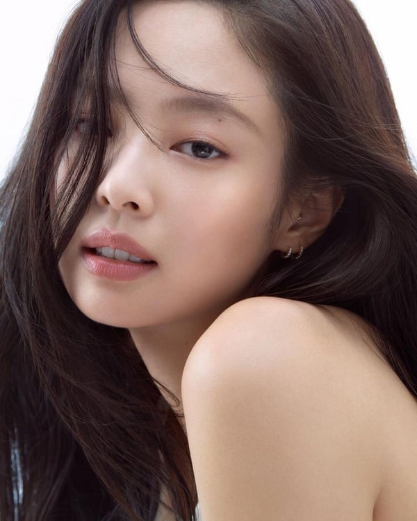 彩妝師親授!Jennie畫報氧氣氛圍底妝技巧