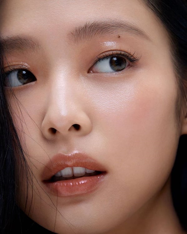 彩妝師親授!Jennie畫報氧氣氛圍底妝技巧