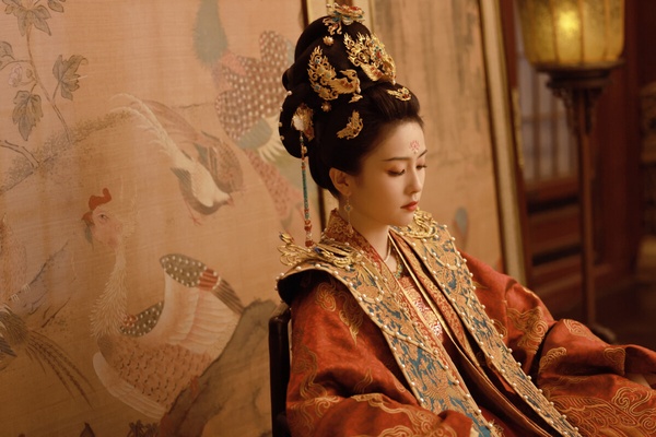 古裝劇10位女星「皇后造型」!《寧安如夢》白鹿華麗,迪麗熱巴素淡,景甜真正雍容華貴