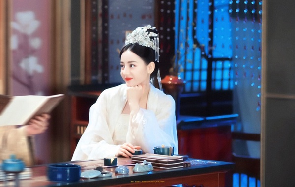 古裝劇10位女星「皇后造型」!《寧安如夢》白鹿華麗,迪麗熱巴素淡,景甜真正雍容華貴