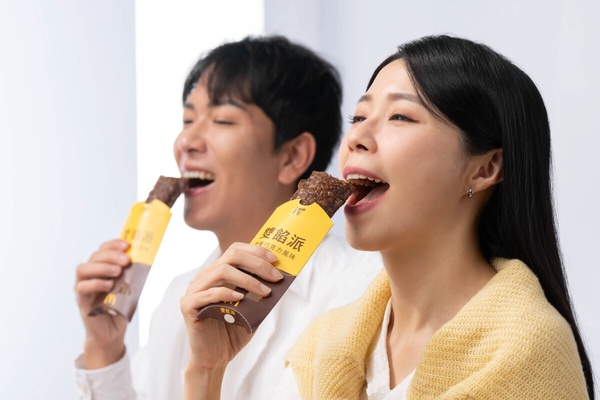 買一送一！麥當勞「香蕉巧克力風味雙餡派」回歸巧克力控必吃，炸蝦堡同步回歸！