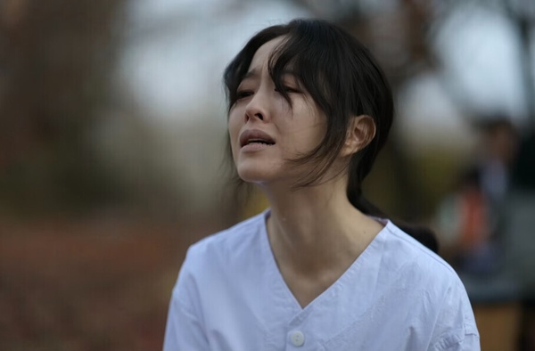 一到秋冬就情緒低落,你也有「季節性憂鬱」嗎?8招教你擺脫低潮,「這點」是關鍵!