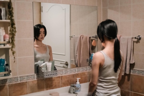 一到秋冬就情緒低落,你也有「季節性憂鬱」嗎?8招教你擺脫低潮,「這點」是關鍵!