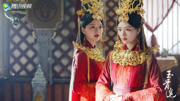 2023陸劇95花「角色抖音播放量」TOP10!趙露思7.4億,虞書欣8.6億,冠軍唯一破10億大關