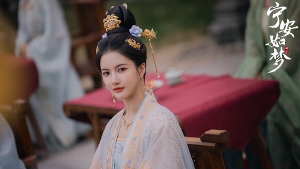 《以愛為營》10演員穿古裝!喻教授古裝不輸王鶴棣,心機女是《花千骨》趙麗穎的糖寶啊
