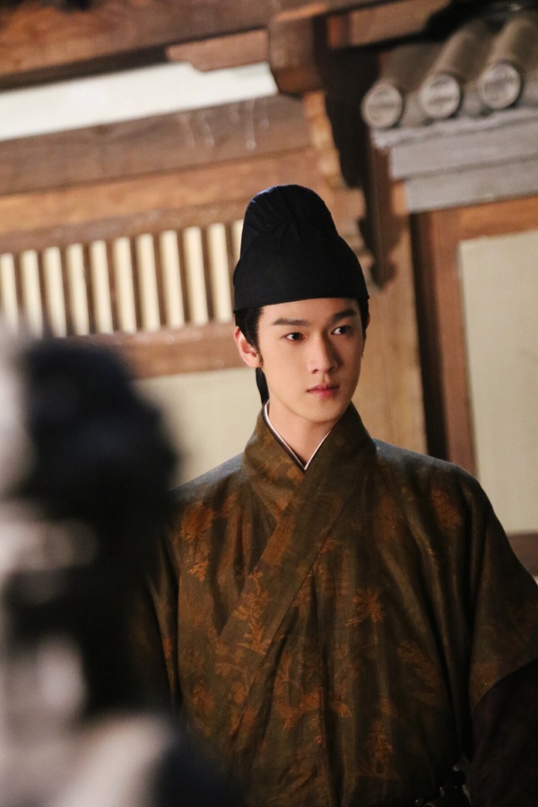 2023陸劇9位「顏值演技兼具」神顏男配!《以愛為營》魏哲鳴帥炸，張凌赫的男配總特別帥