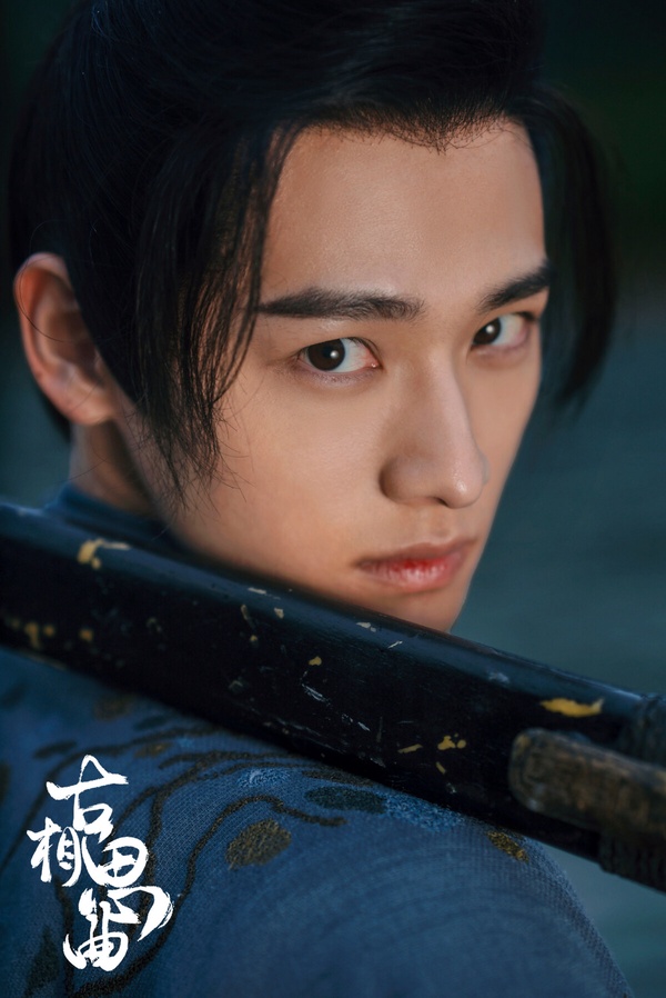 2023陸劇9位「顏值演技兼具」神顏男配!《以愛為營》魏哲鳴帥炸，張凌赫的男配總特別帥