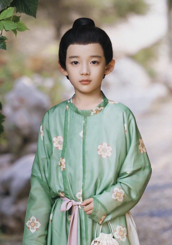 白鹿&許凱同門古裝神顏!《寧安如夢》王星越驚艷,趙弈欽演網劇爆紅,這童星撞臉許凱