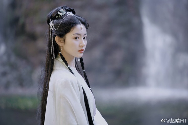 白鹿&許凱同門古裝神顏!《寧安如夢》王星越驚艷,趙弈欽演網劇爆紅,這童星撞臉許凱