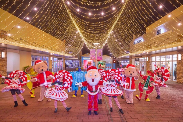聖誕景點！桃園華泰名品城「Christmas Shopaholic」三大場景登場，48攤飄雪市集太好逛