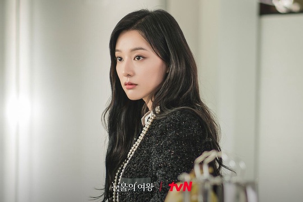 《淚之女王》劇情看點&amp;amp;amp;amp;amp;amp;amp;amp;amp;amp;角色介紹！金智媛變身高傲女王，與金秀賢大談「破鏡重圓」戀