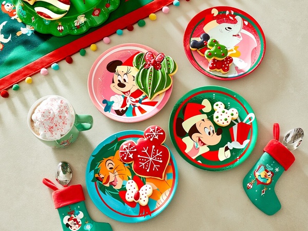 迪士尼粉絲必收！shopDisney迪士尼聖誕系列登場，聖誕米奇米妮、雪白維尼、雪寶要入手