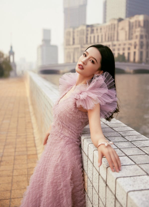 迪麗熱巴、古力娜扎同場紅毯PK！10陸劇女星紅毯造型，倪妮大氣，張子楓土氣，娜扎贏翻