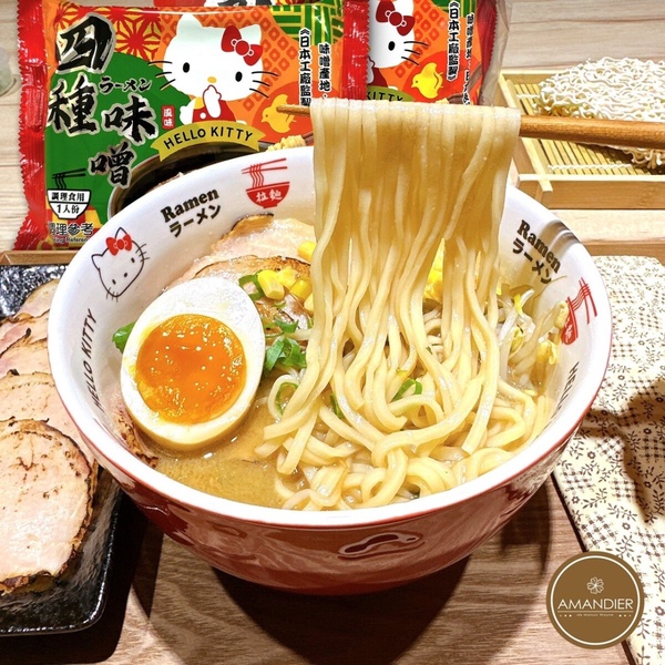7-11開賣布丁狗大布丁！布丁狗變身1公斤焦糖大布丁太嗨，還有Hello Kitty拉麵必吃