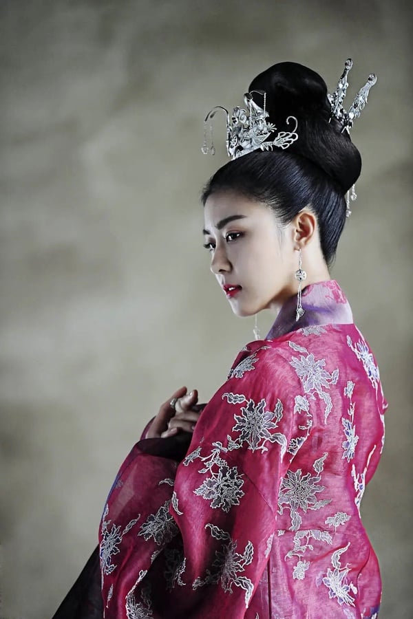 日網票選「最適合古裝」韓劇女演員TOP10！IU第8輸金裕貞，李世榮第4，冠軍是古裝神顏
