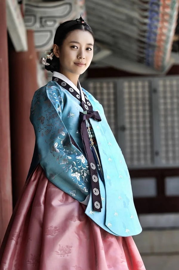 日網票選「最適合古裝」韓劇女演員TOP10！IU第8輸金裕貞，李世榮第4，冠軍是古裝神顏