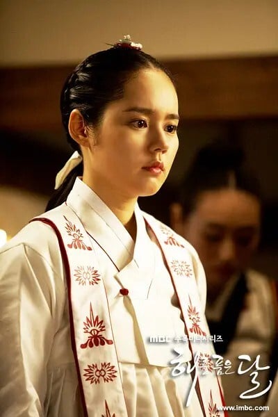 日網票選「最適合古裝」韓劇女演員TOP10！IU第8輸金裕貞，李世榮第4，冠軍是古裝神顏