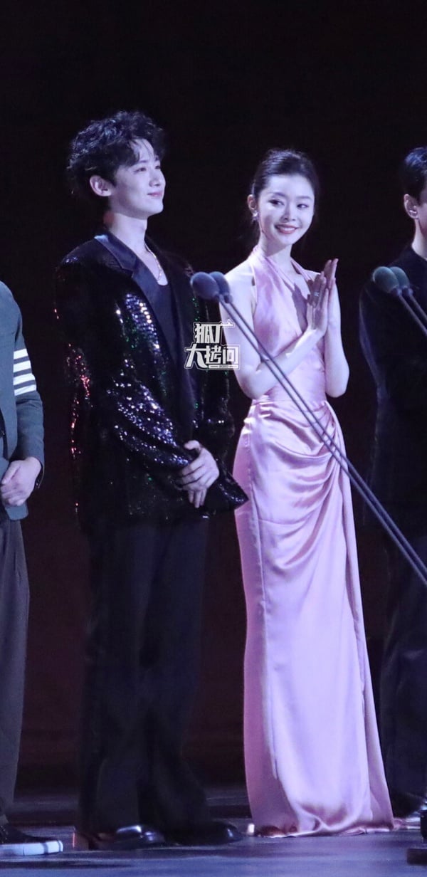 尖叫之夜9組陸劇明星同框！白敬亭宋軼甜哭，白鹿張凌赫0互動，楊冪&amp;amp;amp;amp;amp;amp;魏大勛&amp;amp;amp;amp;amp;amp;秦嵐最尷尬