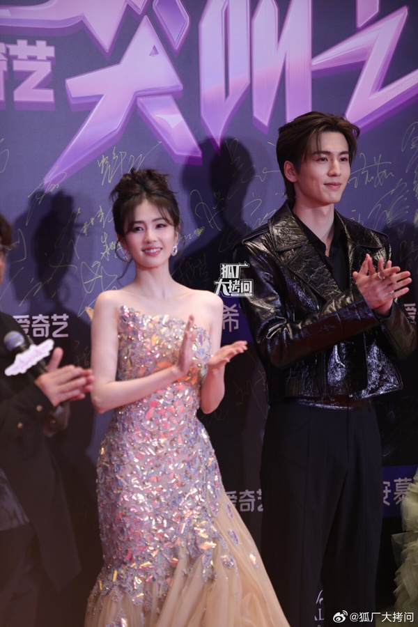愛奇藝尖叫之夜9組明星同框!白敬亭宋軼甜哭，白鹿張凌赫避嫌，楊冪