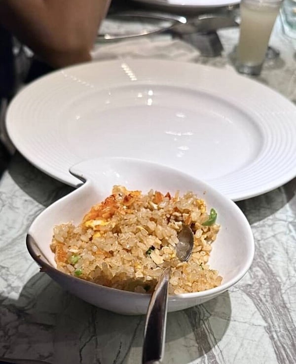 王品「夏慕尼鐵板燒」亮點4：櫻花蝦炒飯也能續！