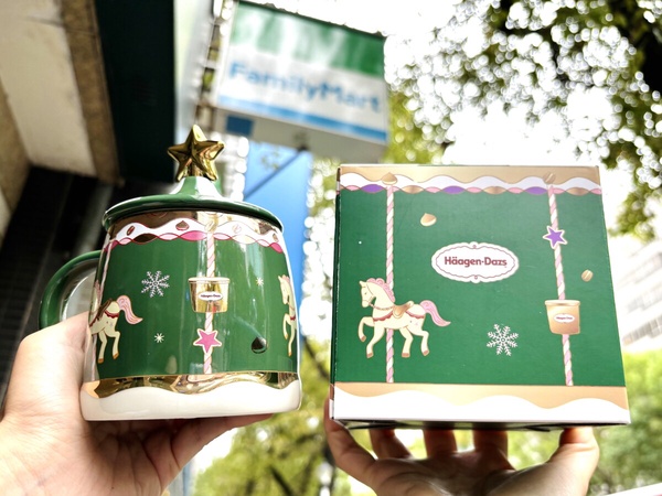 全家限定聖誕贈禮！全家買金莎送金莎馬克杯，還有哈根達斯旋轉木馬馬克杯全家獨家贈送