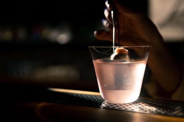 女生獨酌「台北深夜酒吧」推薦6：Bar Pine 松