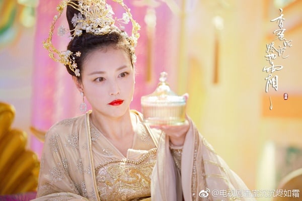 周海媚是《香蜜》天后！9位經典香港女神演陸劇，劉嘉玲造型好雷，她美贏楊冪迪麗熱巴