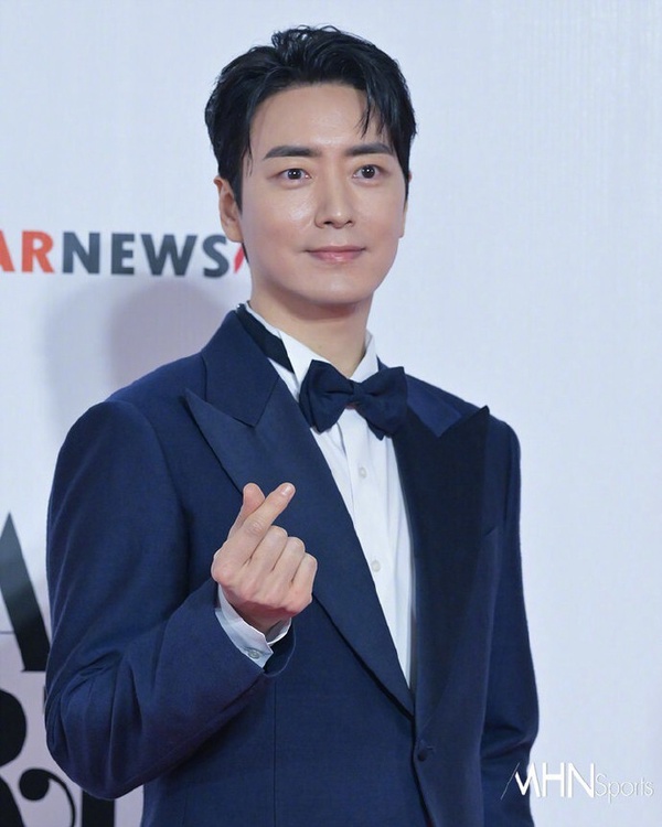 2023AAA頒獎看點！李俊昊連奪2年大賞，金世正美翻，安孝燮卻被嫌腫？他公認全場第一帥