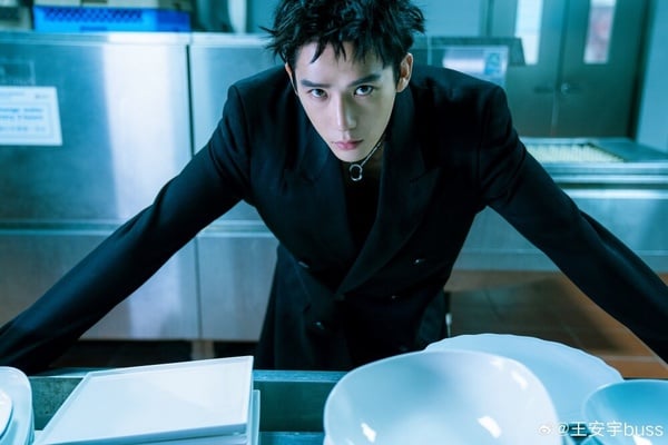 關於《神隱》王安宇9件事！隱藏版學霸，舊照差異大，自帶百搭CP體質，時裝更好看！