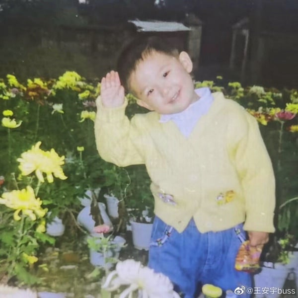 關於《神隱》王安宇9件事！隱藏版學霸，舊照差異大，自帶百搭CP體質，時裝更好看！