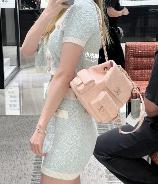 10款香奈兒粉色包包推薦：《偷偷藏不住》桑稚同款網搶爆、CHANEL 22後背包容量大！