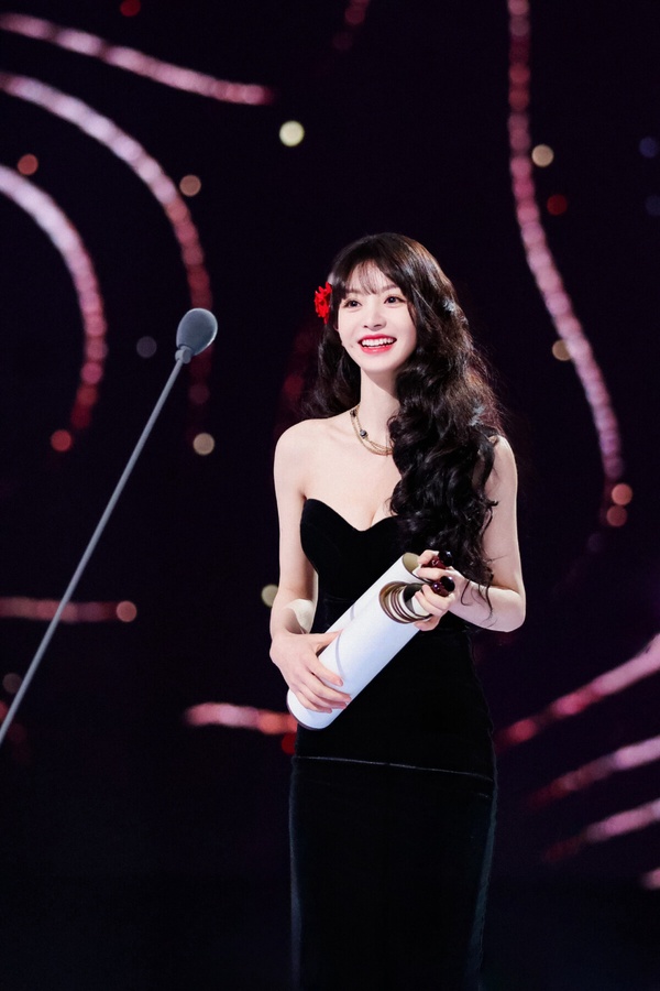 16位陸劇明星紅毯精修&amp;amp;amp;amp;amp;amp;amp;amp;未修!趙露思甜，熱巴美成精靈，吳磊帥成霸總，王鶴棣帥成美猴王
